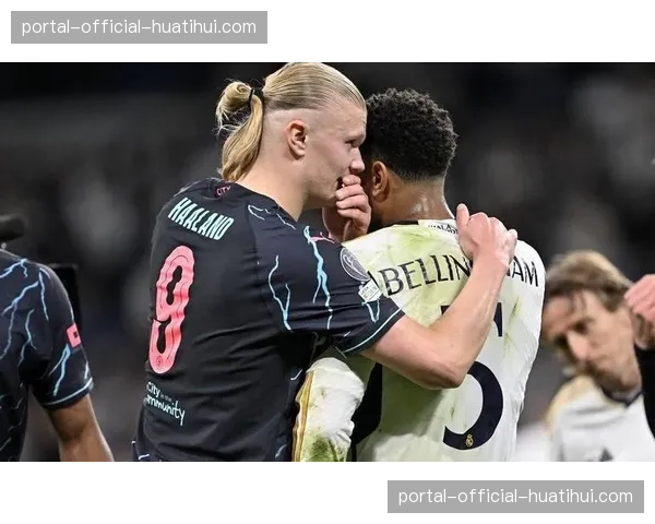 欧冠决赛场地开放训练,小球迷闯入与贝林厄姆成功合影