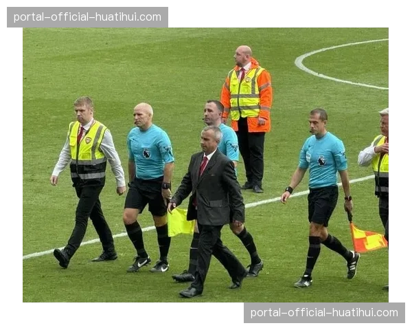 英超裁判执法水平再受质疑：红牌判罚标准不一引热议